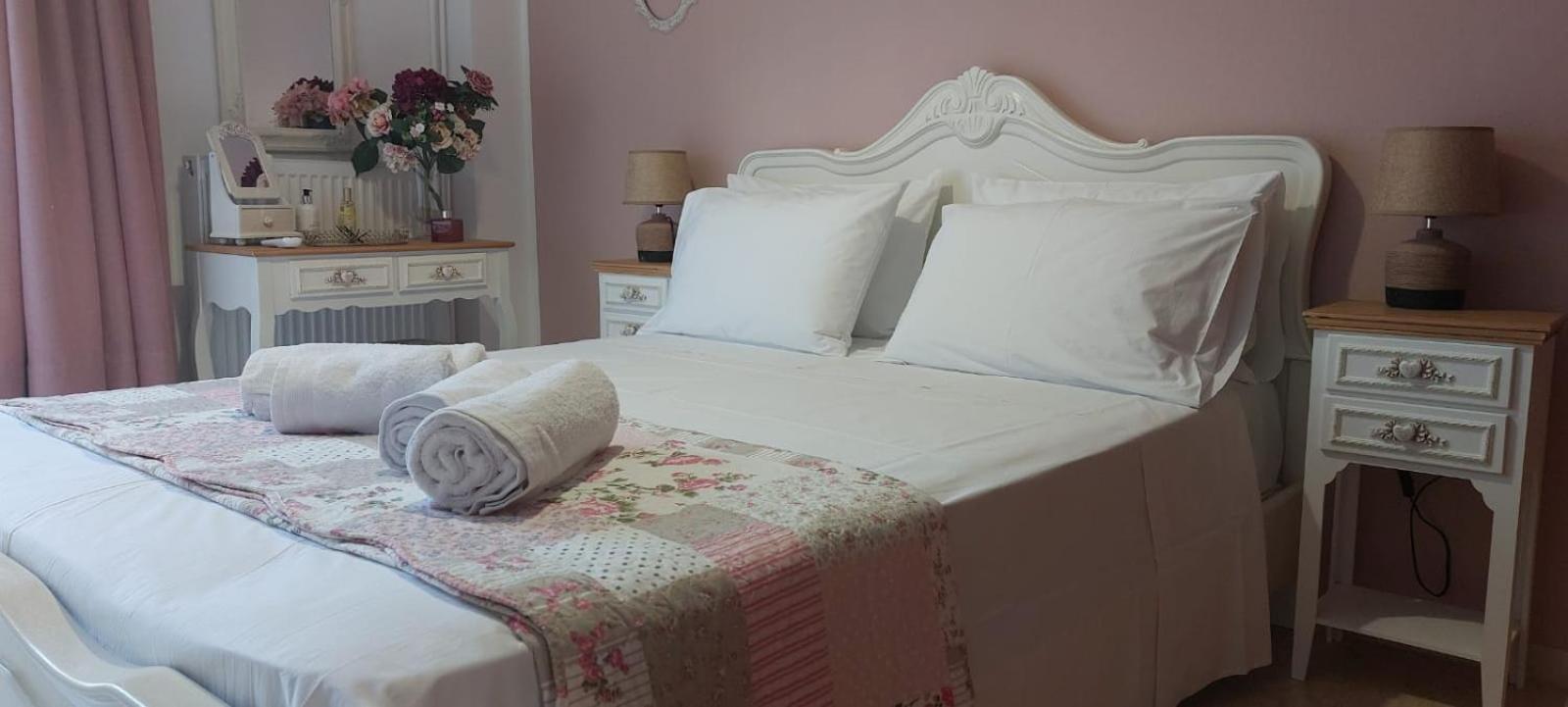 Queen Aspri Apartment 3' Min To The Beach! Αντίκυρα Εξωτερικό φωτογραφία
